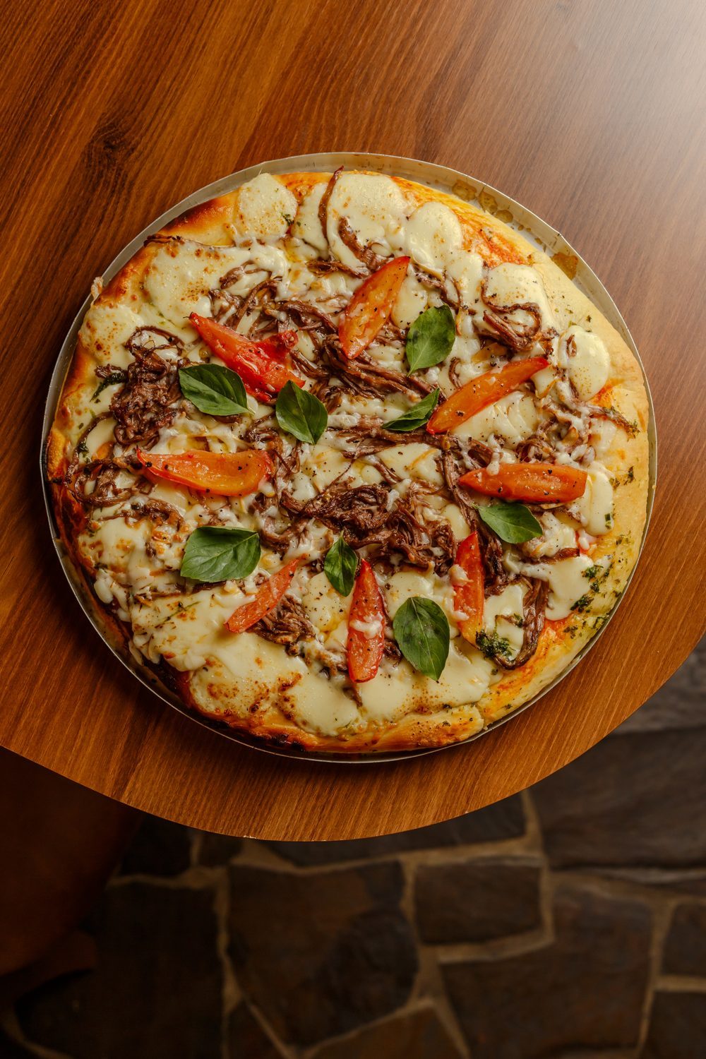 Pizza da Muzza recém servida